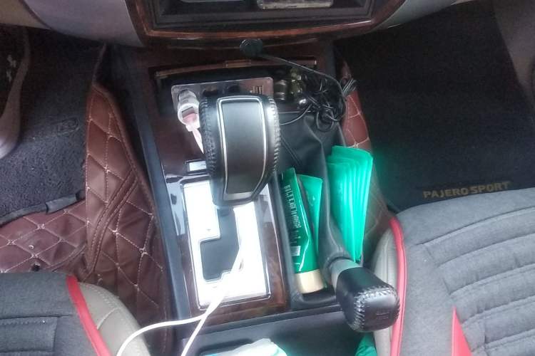 Used Mitsubishi Pajero Sport 2013 3.0L Automatic 4x4 Flagship Edition Gear Lever