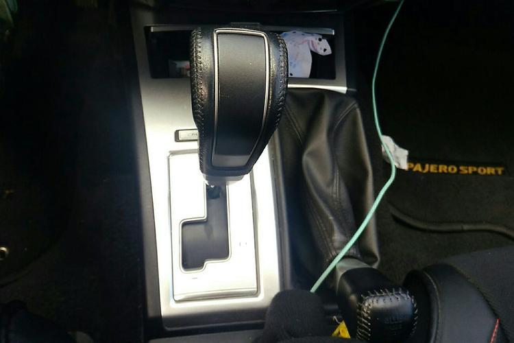 Used Mitsubishi Pajero Sport 2013 3.0L Automatic 4x4 Executive Edition Gear Lever