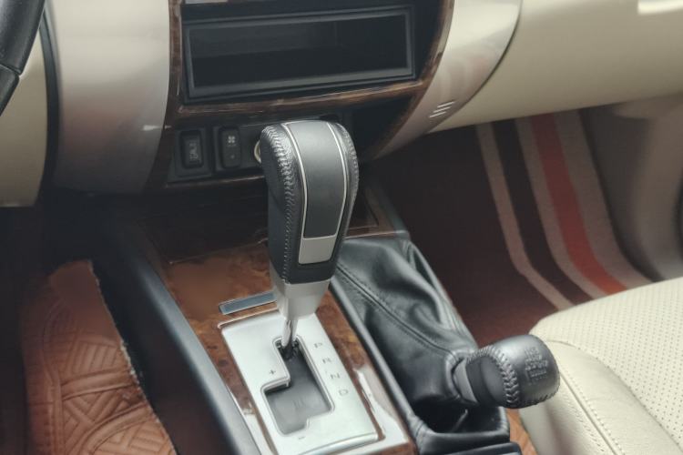 Used Mitsubishi Pajero Sport 2013 3.0L Automatic 4x4 Flagship Edition Gear Lever