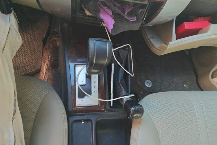 Used Mitsubishi Pajero Sport 2013 3.0L Automatic 4x4 Flagship Edition Gear Lever