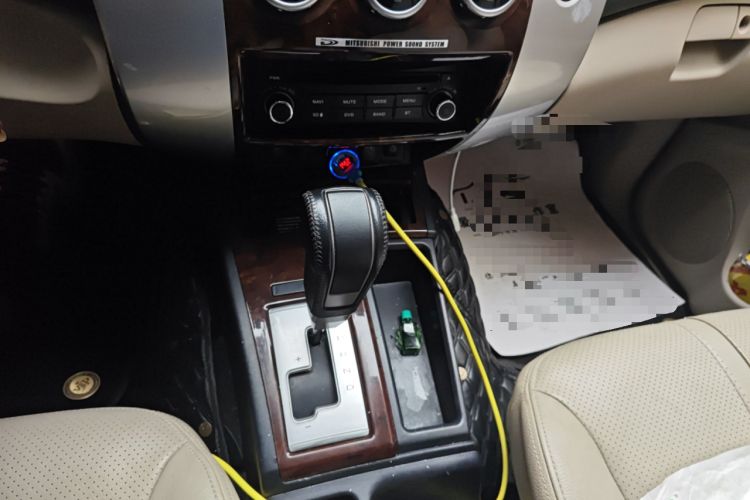 Used Mitsubishi Pajero Sport 2013 3.0L Automatic Two-Wheel Drive Luxury Edition Gear Lever