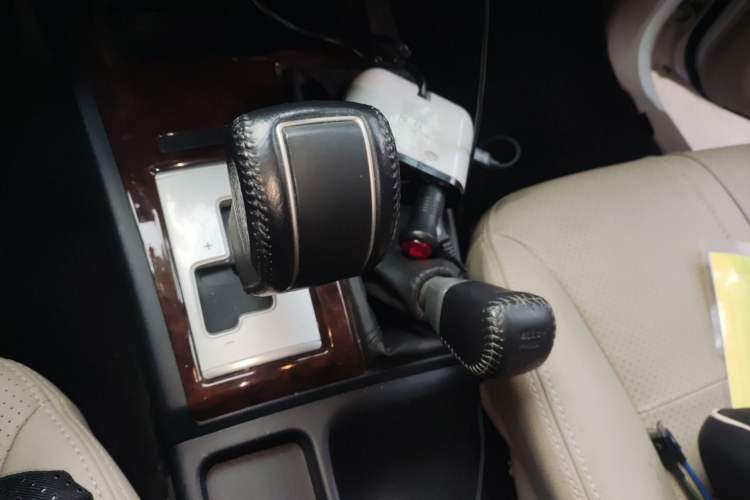 Used Mitsubishi Pajero Sport 2013 3.0L Automatic 4x4 Flagship Edition Gear Lever