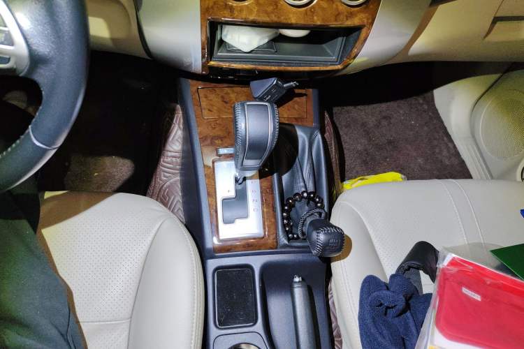 Used Mitsubishi Pajero Sport 2013 3.0L Automatic 4x4 Flagship Edition Gear Lever