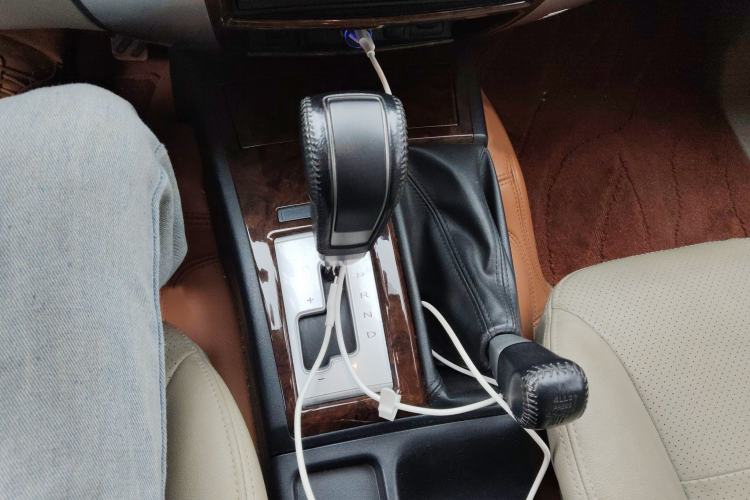 Used Mitsubishi Pajero Sport 2013 3.0L Automatic 4x4 Flagship Edition Gear Lever
