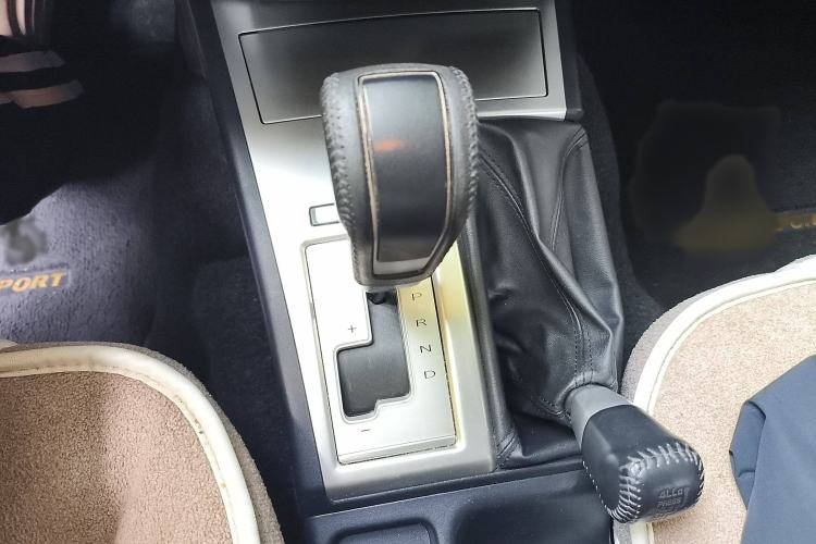 Used Mitsubishi Pajero Sport 2013 3.0L Automatic 4x4 Executive Edition Gear Lever