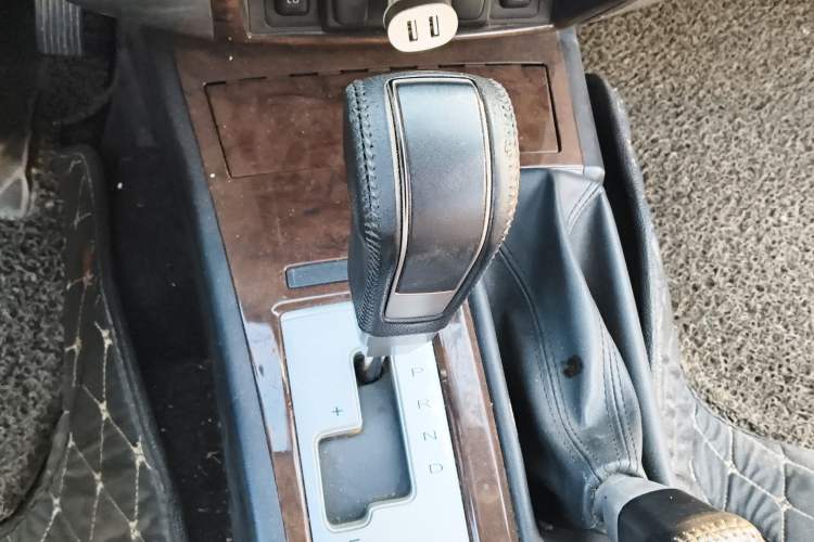 Used Mitsubishi Pajero Sport 2013 3.0L Automatic 4x4 Flagship Edition Gear Lever