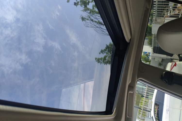 Used Mitsubishi Pajero Sport 2013 3.0L Automatic Two-Wheel Drive Luxury Edition Headliner