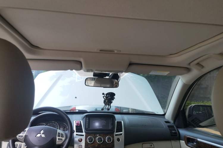 Used Mitsubishi Pajero Sport 2013 3.0L Automatic 4x4 Flagship Edition Headliner