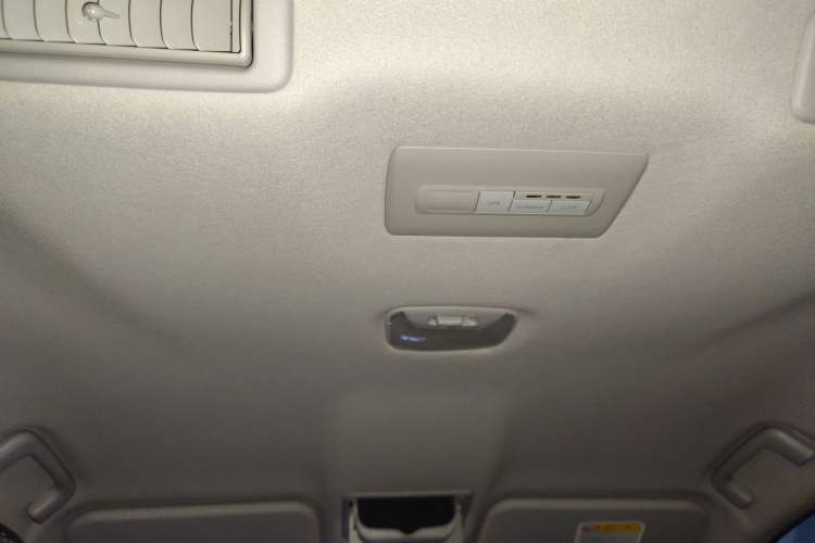 Used Mitsubishi Pajero Sport 2013 2.4L Manual Two-Wheel Drive Comfort Edition Headliner