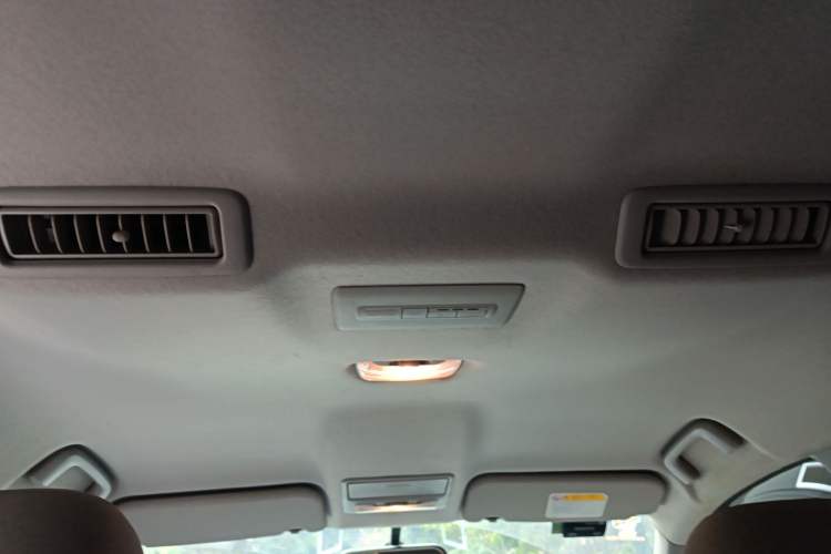 Used Mitsubishi Pajero Sport 2013 3.0L Automatic 4x4 Executive Edition Headliner