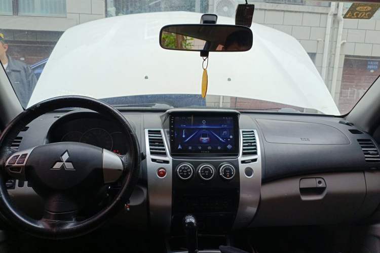 Used Mitsubishi Pajero Sport 2013 2.4L Manual Two-Wheel Drive Comfort Edition Headliner