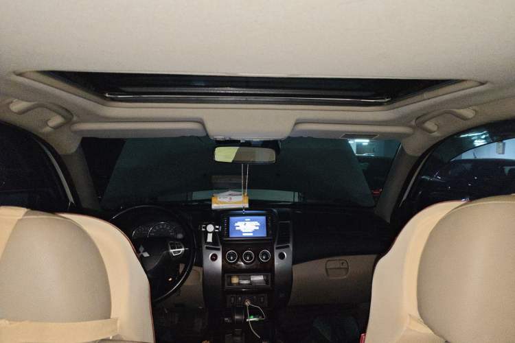 Used Mitsubishi Pajero Sport 2013 3.0L Automatic 4x4 Flagship Edition Headliner