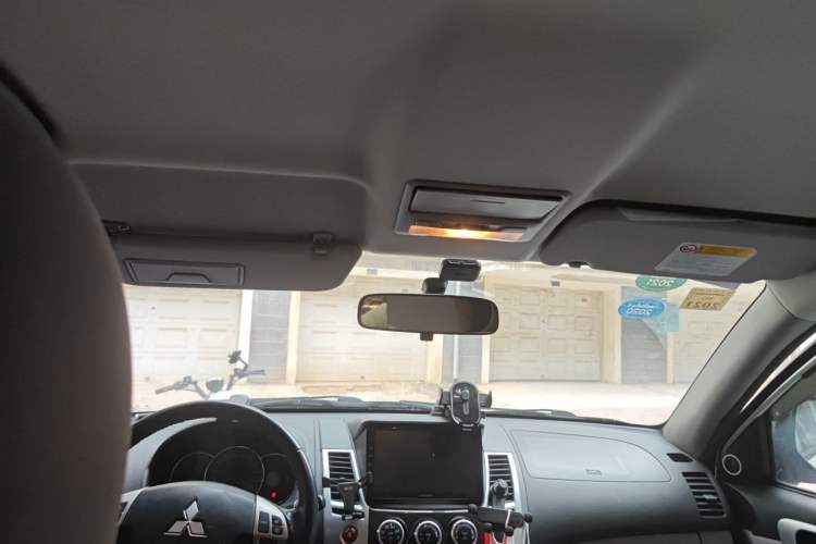 Used Mitsubishi Pajero Sport 2013 3.0L Automatic 4x4 Executive Edition Headliner