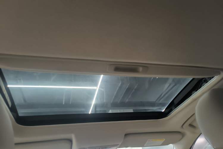 Used Mitsubishi Pajero Sport 2013 3.0L Automatic Two-Wheel Drive Luxury Edition Headliner