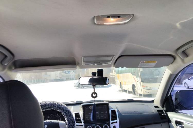 Used Mitsubishi Pajero Sport 2013 2.4L Manual Two-Wheel Drive Comfort Edition Headliner