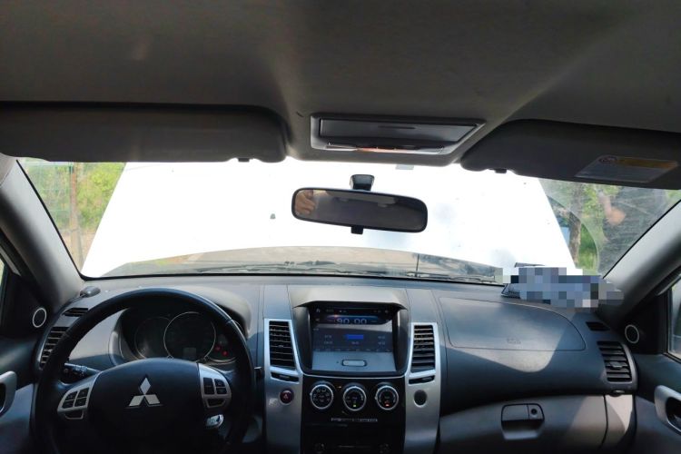 Used Mitsubishi Pajero Sport 2013 3.0L Automatic 4x4 Executive Edition Headliner