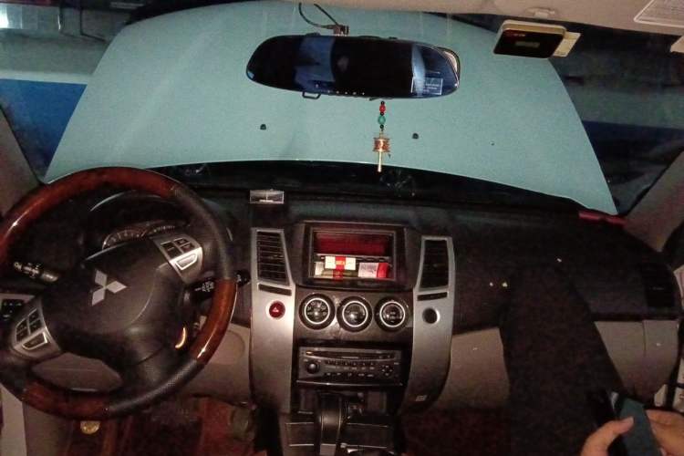 Used Mitsubishi Pajero Sport 2013 3.0L Automatic 4x4 Executive Edition Headliner