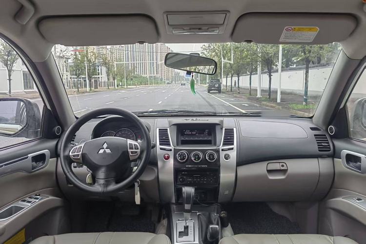 Used Mitsubishi Pajero Sport 2013 3.0L Automatic 4x4 Executive Edition Interior 1