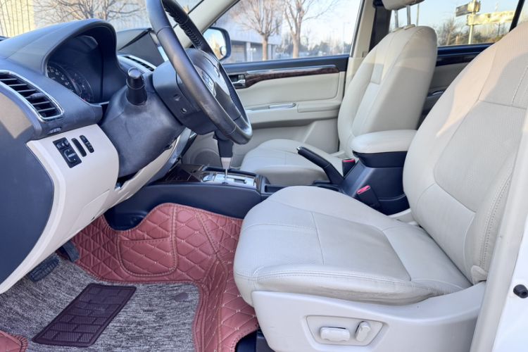 Used Mitsubishi Pajero Sport 2013 3.0L Automatic Two-Wheel Drive Luxury Edition Interior 1
