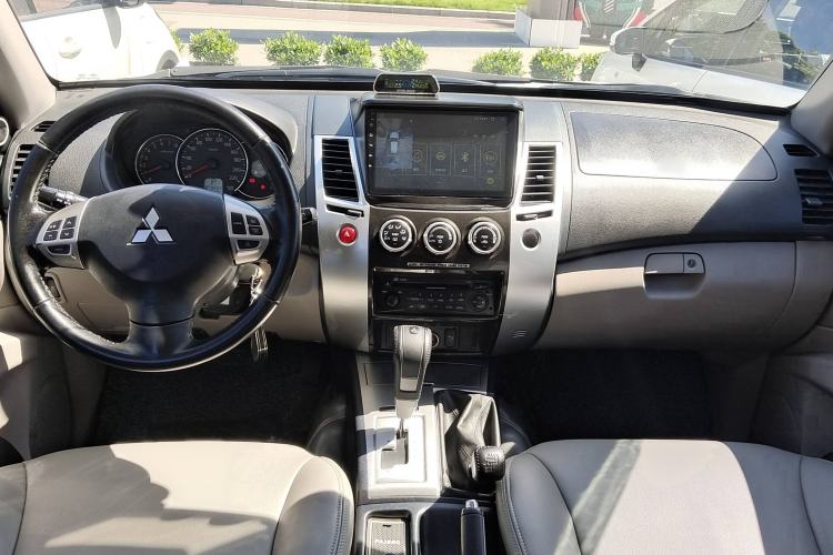 Used Mitsubishi Pajero Sport 2013 3.0L Automatic 4x4 Executive Edition Interior 1