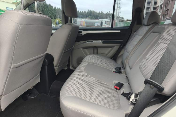 Used Mitsubishi Pajero Sport 2013 3.0L Automatic 4x4 Executive Edition Interior 10