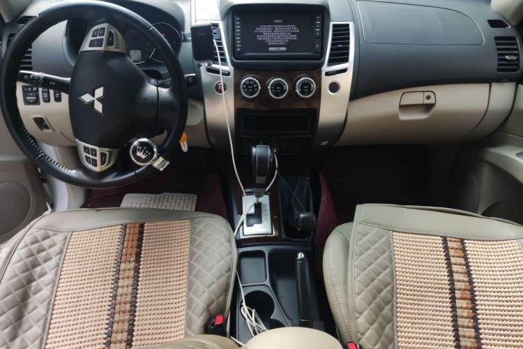 Used Mitsubishi Pajero Sport 2013 3.0L Automatic 4x4 Flagship Edition Interior 2