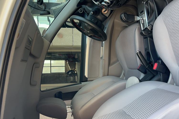 Used Mitsubishi Pajero Sport 2013 3.0L Automatic 4x4 Executive Edition Interior 3