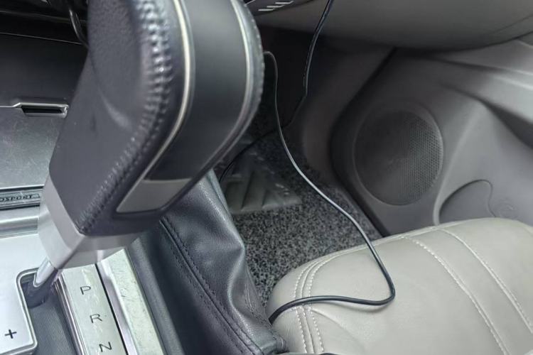 Used Mitsubishi Pajero Sport 2013 3.0L Automatic 4x4 Executive Edition Interior 3