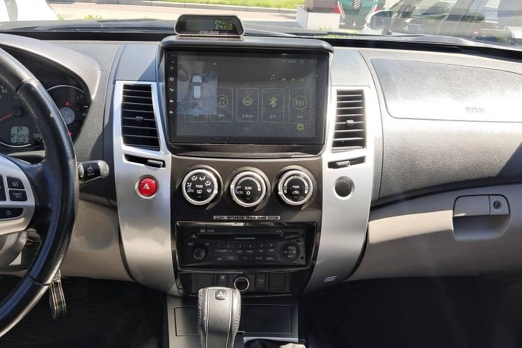 Used Mitsubishi Pajero Sport 2013 3.0L Automatic 4x4 Executive Edition Interior 3