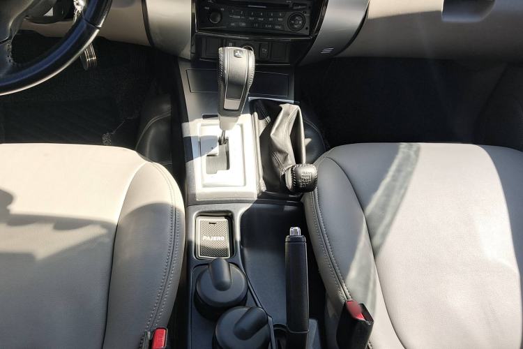 Used Mitsubishi Pajero Sport 2013 3.0L Automatic 4x4 Executive Edition Interior 4