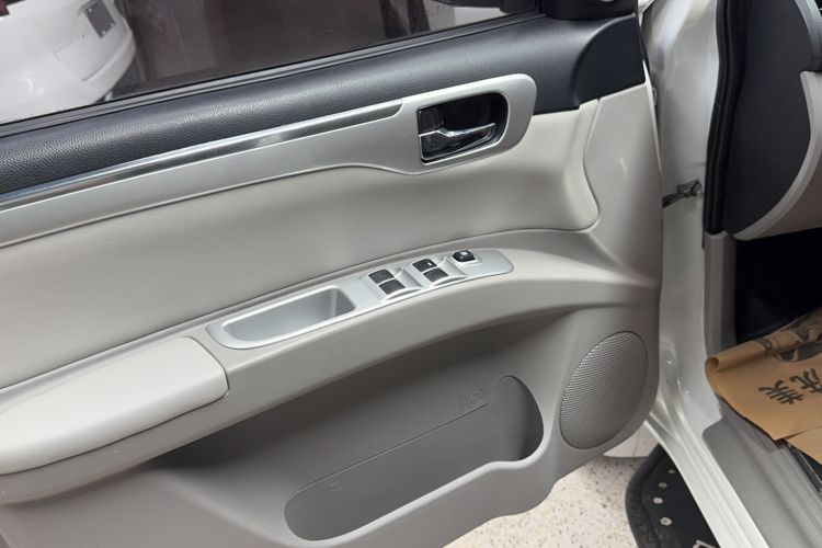Used Mitsubishi Pajero Sport 2013 3.0L Automatic 4x4 Executive Edition Interior 4