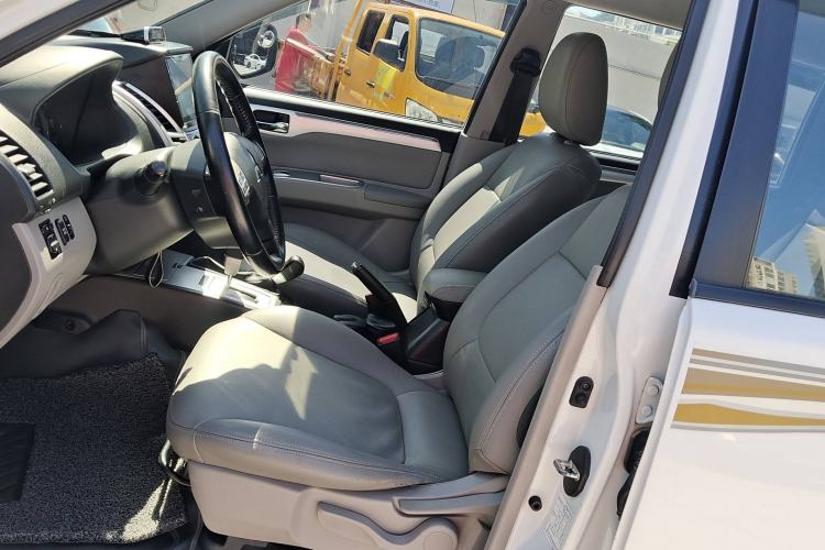 Used Mitsubishi Pajero Sport 2013 3.0L Automatic 4x4 Executive Edition Interior 5