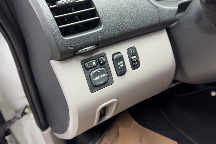 Used Mitsubishi Pajero Sport 2013 3.0L Automatic 4x4 Executive Edition Interior 5
