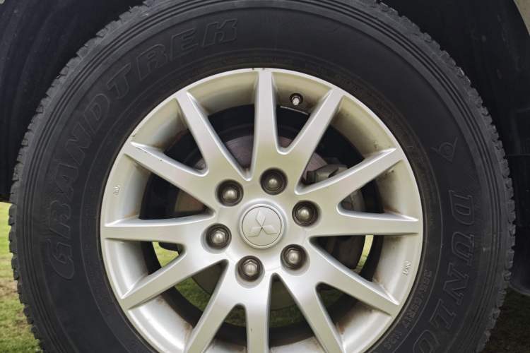 Used Mitsubishi Pajero Sport 2013 3.0L Automatic 4x4 Executive Edition Interior 5