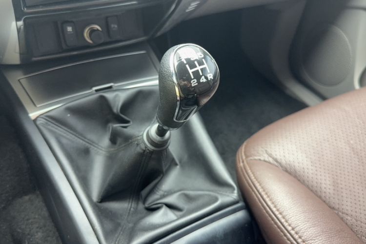 Used Mitsubishi Pajero Sport 2013 2.4L Manual Two-Wheel Drive Comfort Edition Interior 5