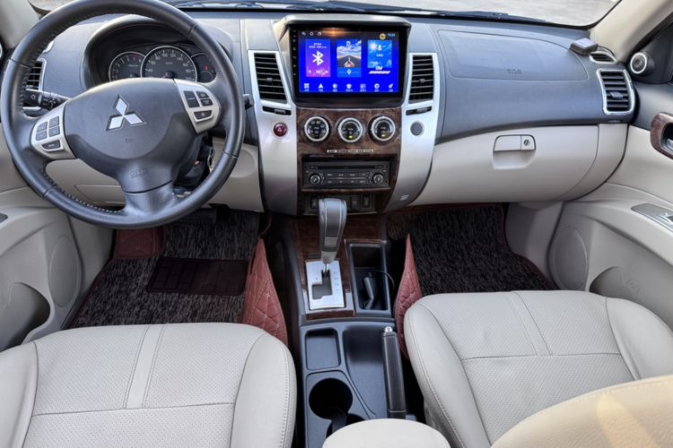 Used Mitsubishi Pajero Sport 2013 3.0L Automatic Two-Wheel Drive Luxury Edition Interior 6