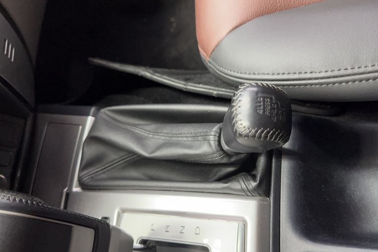 Used Mitsubishi Pajero Sport 2013 3.0L Automatic 4x4 Executive Edition Interior 6