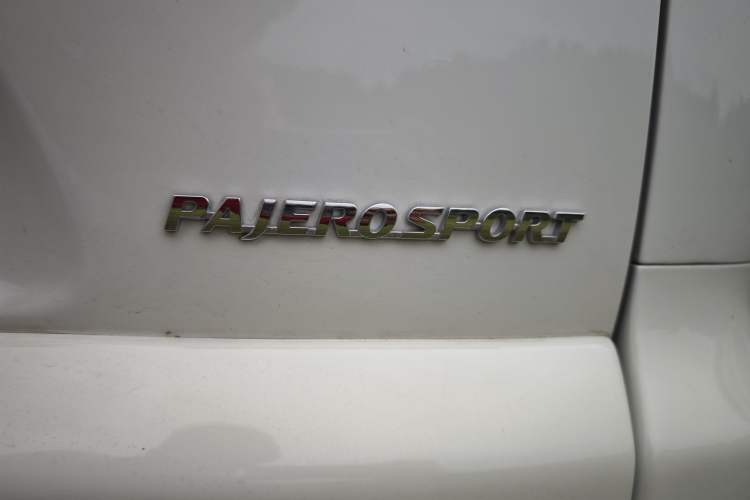 Used Mitsubishi Pajero Sport 2013 3.0L Automatic 4x4 Executive Edition Interior 6