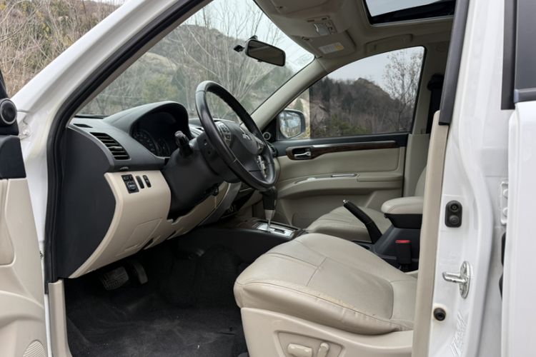 Used Mitsubishi Pajero Sport 2013 3.0L Automatic Two-Wheel Drive Luxury Edition Interior 7