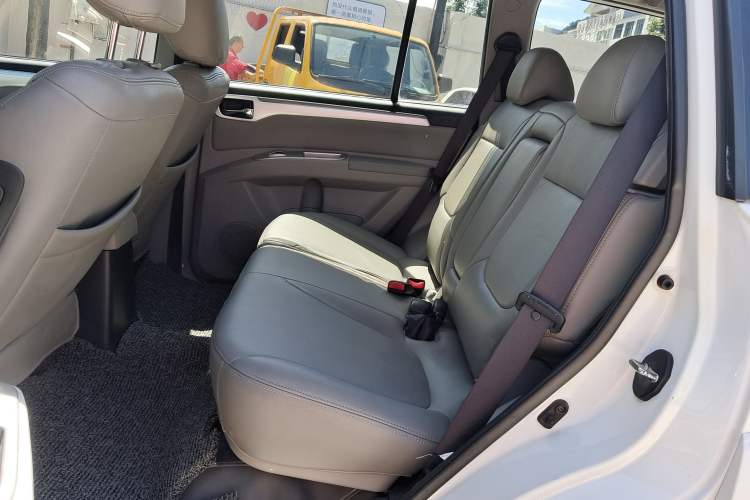 Used Mitsubishi Pajero Sport 2013 3.0L Automatic 4x4 Executive Edition Interior 7