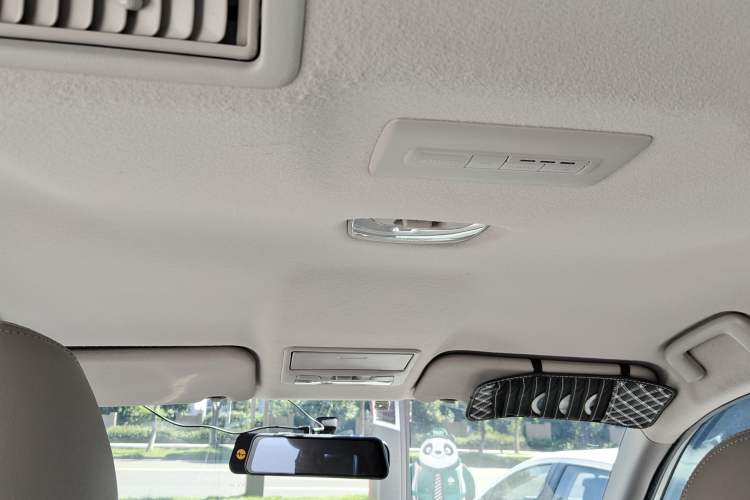 Used Mitsubishi Pajero Sport 2013 3.0L Automatic 4x4 Executive Edition Interior 8