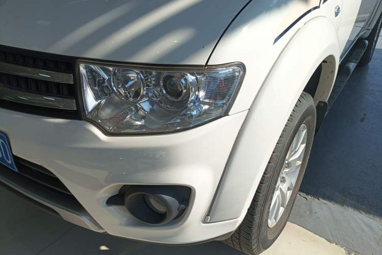 Used Mitsubishi Pajero Sport 2013 2.4L Manual Two-Wheel Drive Comfort Edition Left Front Headlight