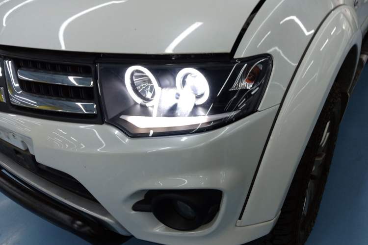 Used Mitsubishi Pajero Sport 2013 3.0L Automatic 4x4 Flagship Edition Left Front Headlight