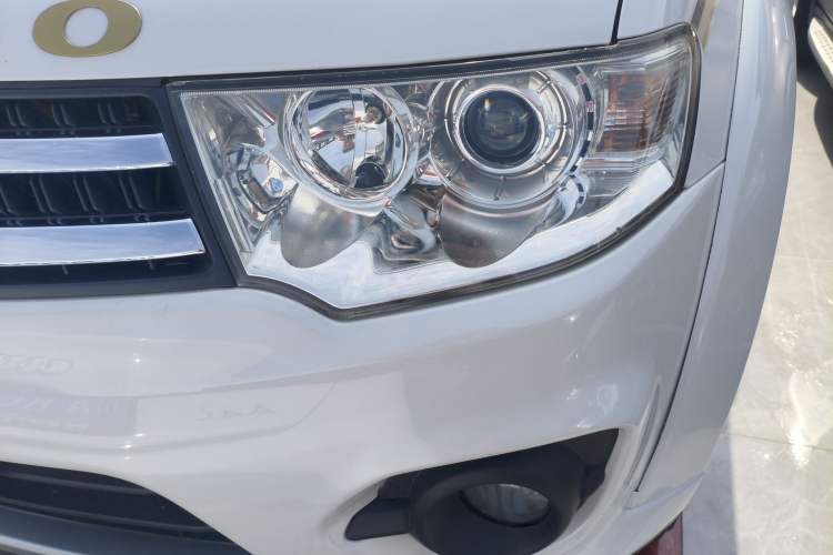 Used Mitsubishi Pajero Sport 2013 3.0L Automatic Two-Wheel Drive Luxury Edition Left Front Headlight