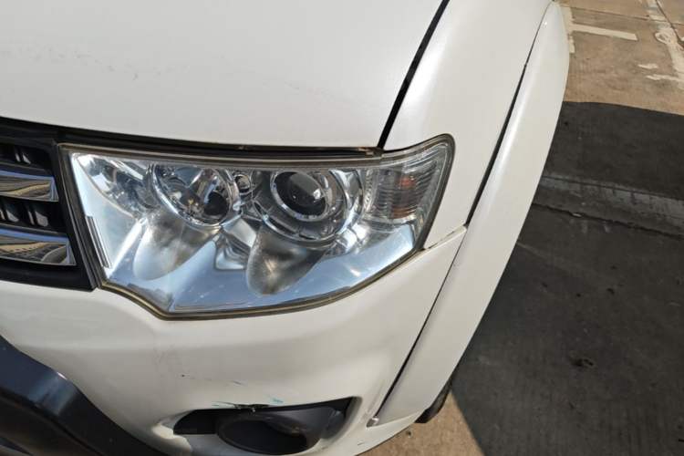 Used Mitsubishi Pajero Sport 2013 3.0L Automatic 4x4 Flagship Edition Left Front Headlight
