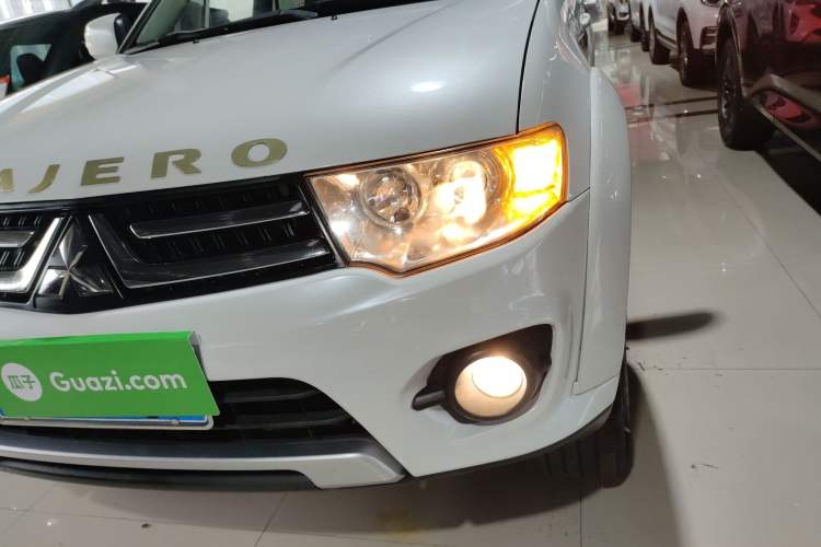 Used Mitsubishi Pajero Sport 2013 3.0L Automatic Two-Wheel Drive Luxury Edition Left Front Headlight