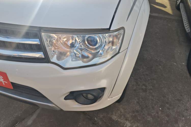 Used Mitsubishi Pajero Sport 2013 2.4L Manual Two-Wheel Drive Comfort Edition Left Front Headlight