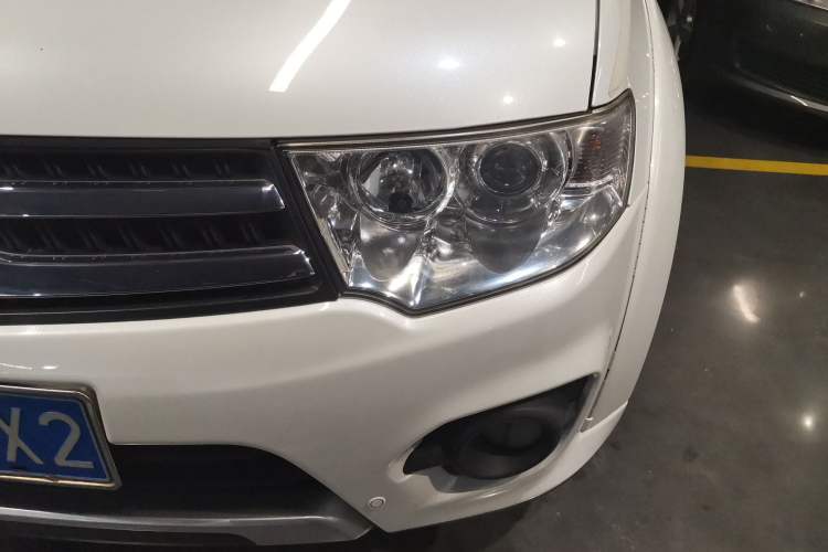 Used Mitsubishi Pajero Sport 2013 3.0L Automatic 4x4 Flagship Edition Left Front Headlight
