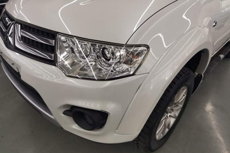 Used Mitsubishi Pajero Sport 2013 3.0L Automatic Two-Wheel Drive Luxury Edition Left Front Headlight