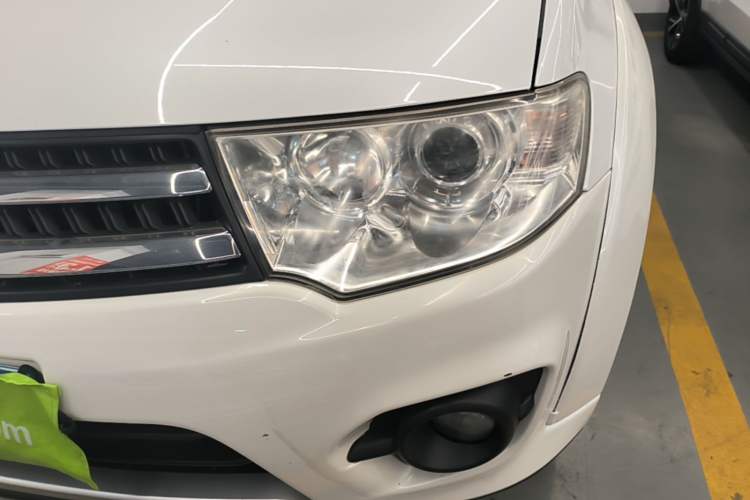 Used Mitsubishi Pajero Sport 2013 3.0L Automatic Two-Wheel Drive Luxury Edition Left Front Headlight